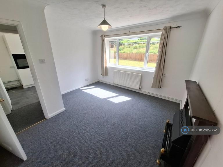 1 bedroom flat in Lilian Close, Norwich, NR6 (1 bed) (#2919382)