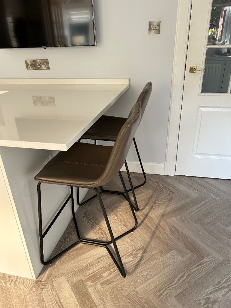 Breakfast bar stools x2