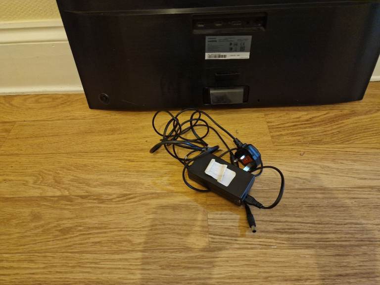 Samsung 28" 4K Monitor & Fully Adjustable Arm Mount 