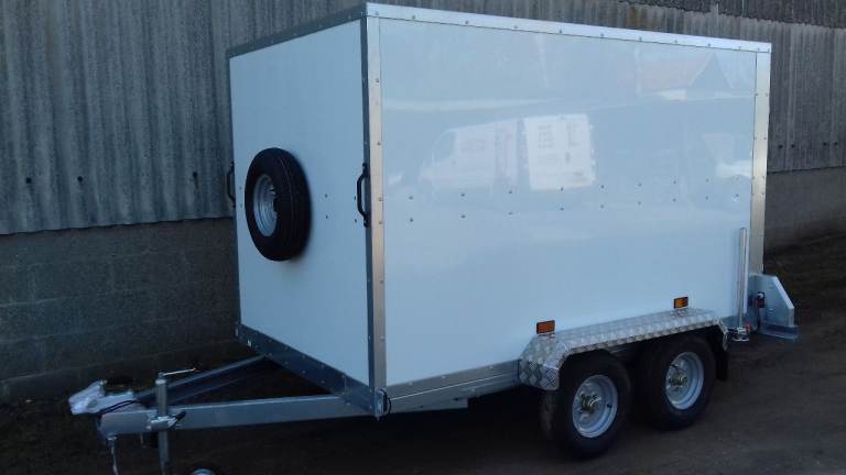 Box Trailer with Doors (Twin Axle) 8' X 5' X 5' in Black or White - Tickners