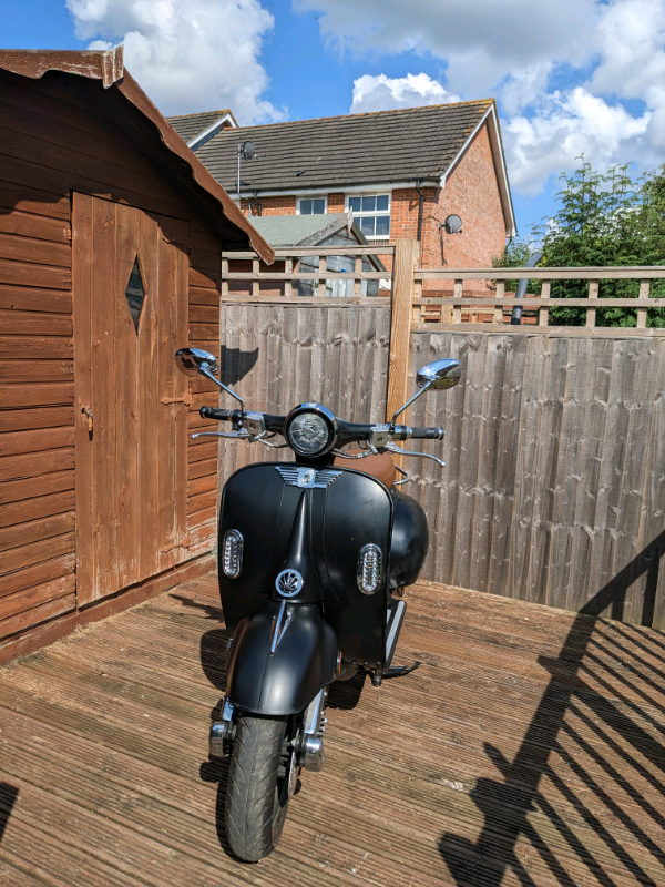 Electric moped (retro style)