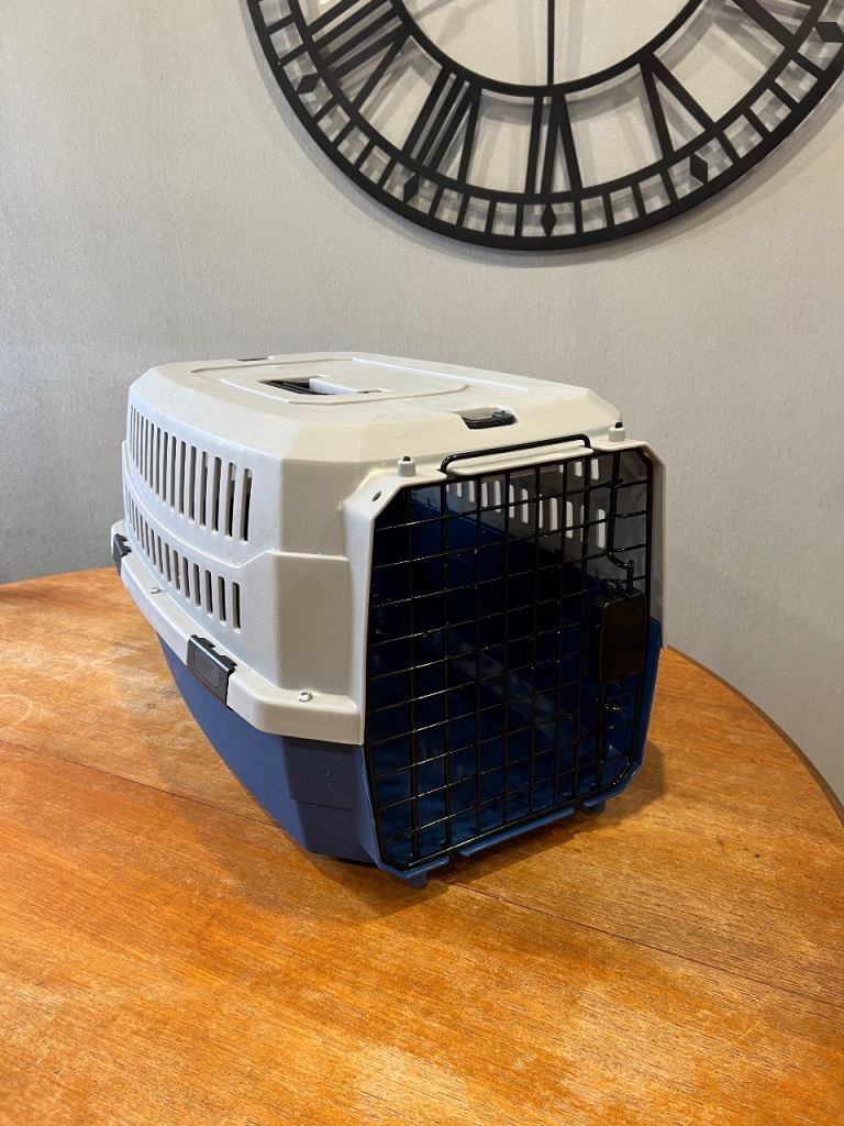Large pet carrier 