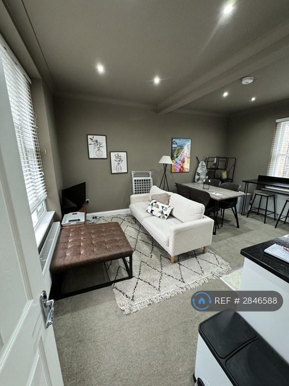 1 bedroom flat in Luxor Street, London, SE5 (1 bed) (#2846588)