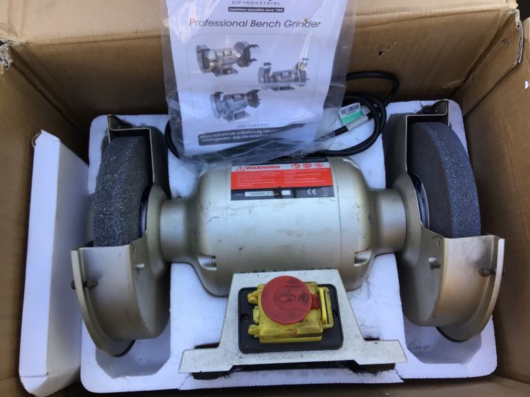 Professional bench grinder 