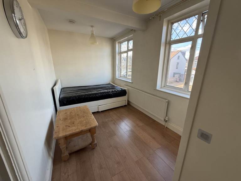 Studio available in Kenton  near Kenton and  Harrow Wealdstone station station