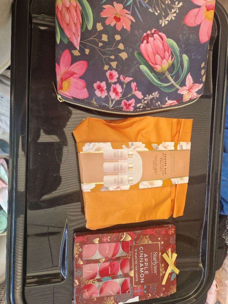 Baylis & Harding Pamper Bag & Apple Cinnamon Tea Lights - NEW
