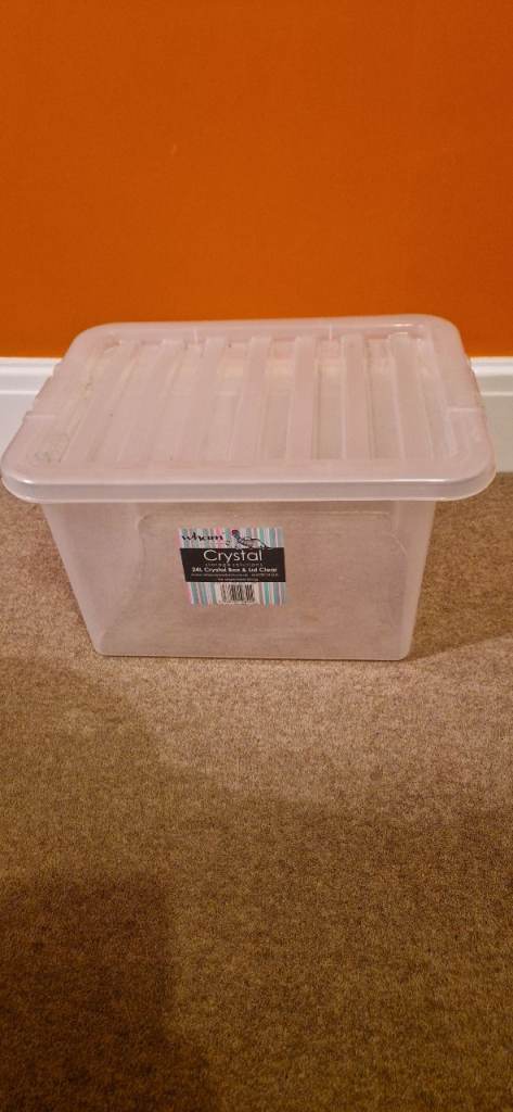 WHAM 24 LITRE PLASTIC STORAGE BOX WITH LID. VERY GOOD CONDITION. 