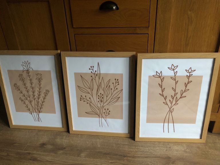 Photo frames with prints