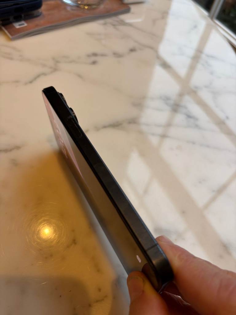 Apple iPhone 15 Pro Max Dark Grey 256GB + case