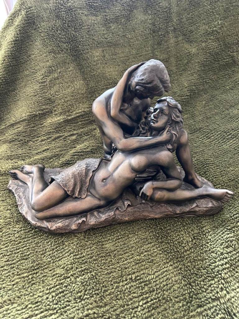 couple figurine