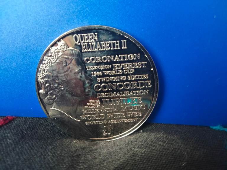 A New and Unused 2015 Bailiwick of Guernsey £5 Coin