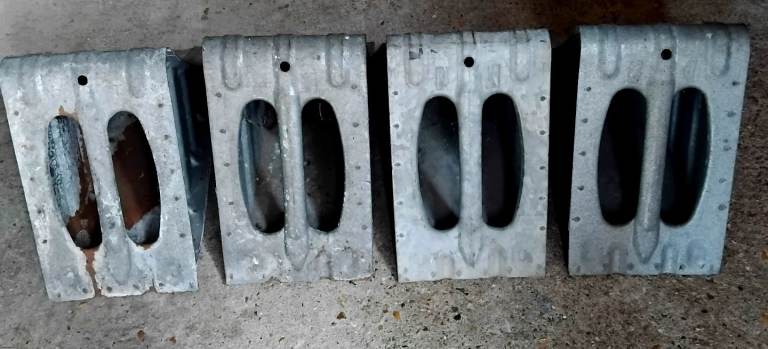 WHEEL CHOCKS FOR COMMERCIAL VEHICLES SET OF 4 METAL 