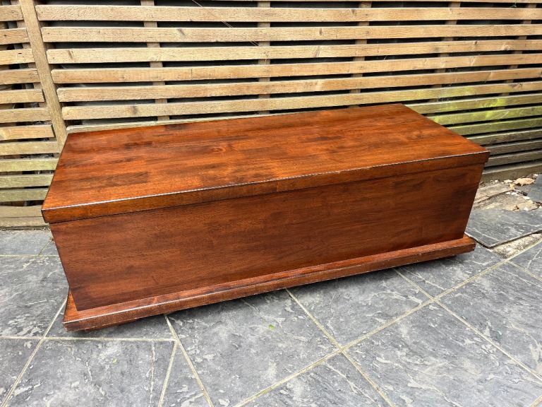Dark wood Willis & Gambier blanket box storage trunk 