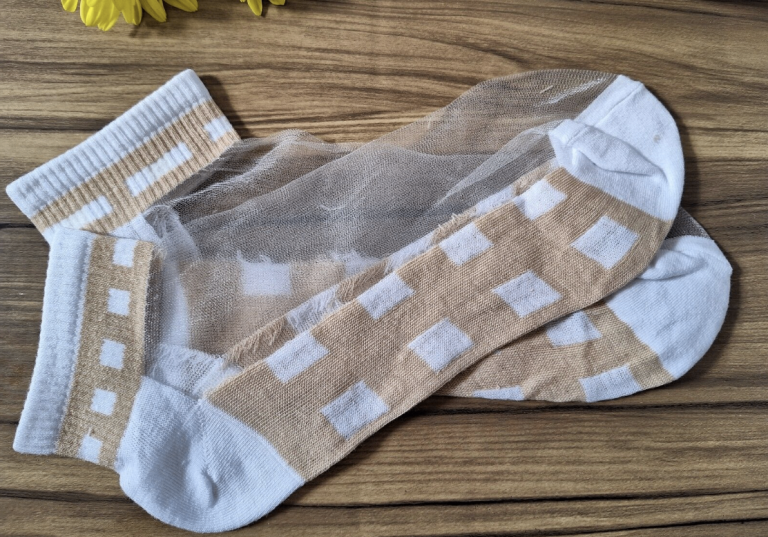 BULK BUY SOCKS.GREAT FOR CAR BOOT SALES ETC.(600+ Prs)