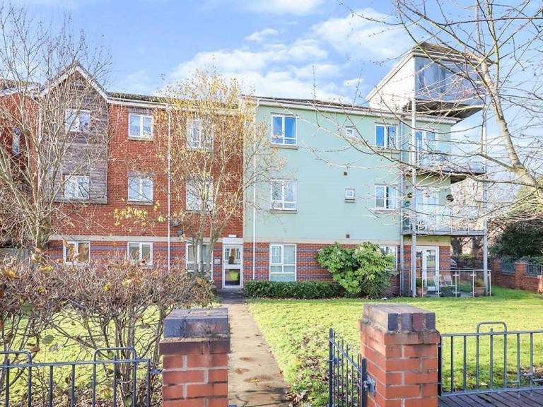*B.C.H* 2 Bed Apartment- Hurstbourne Crescent, WOLVERHAMPTON