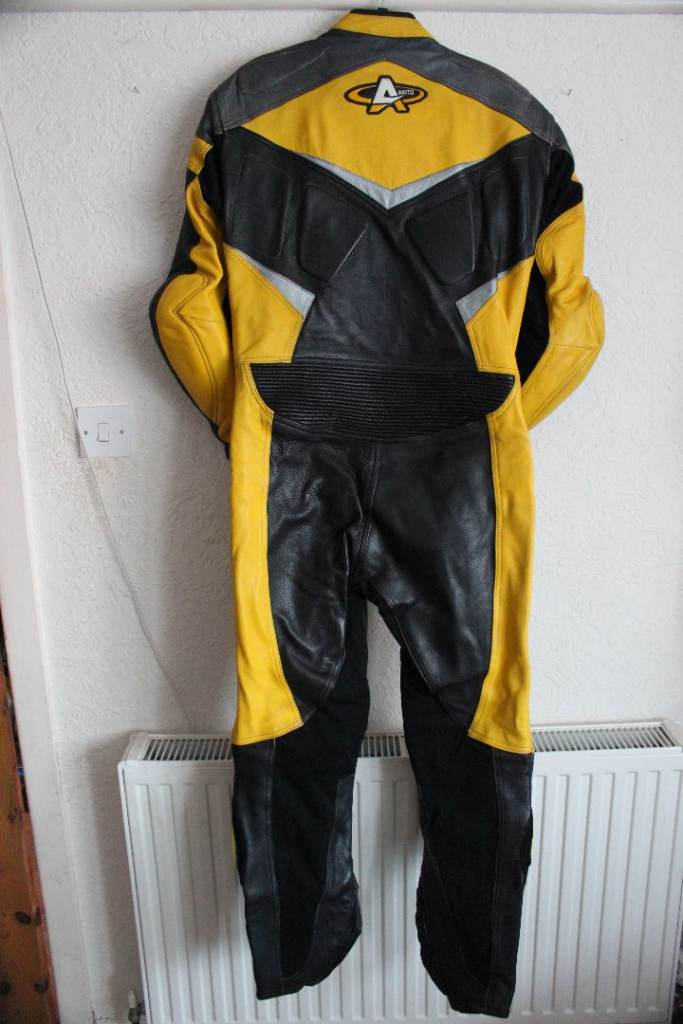 Yellow and black Akito Leather One Piece Motorbike Racing Suit Size 42/52 Medium
