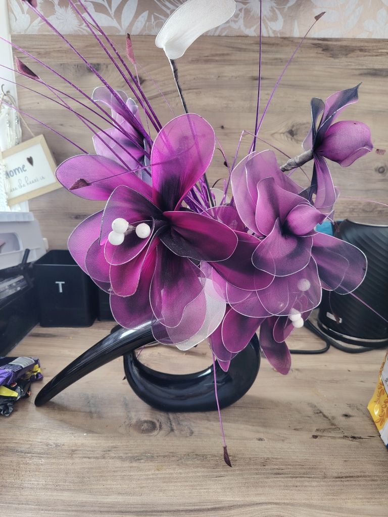 Vase and flowers 