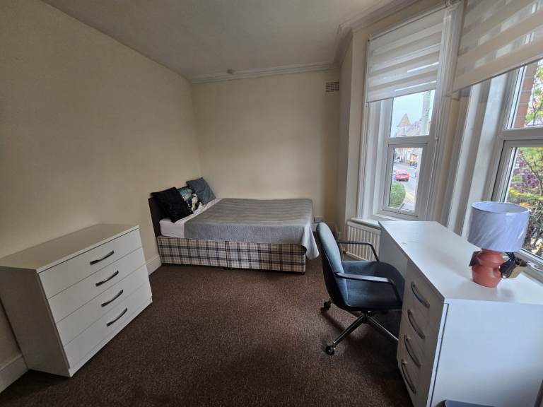 3 Rooms near Winton High street 