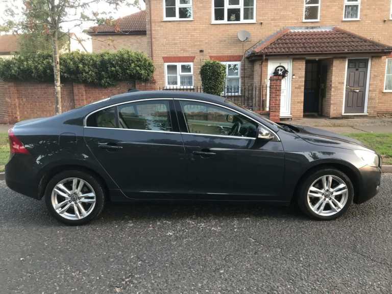 VOLVO S60 2.0 DIESEL 2011 MOT 10 MONTHS UP TO DATE SERVICE HISTORY LEATHER AND SAT NAV