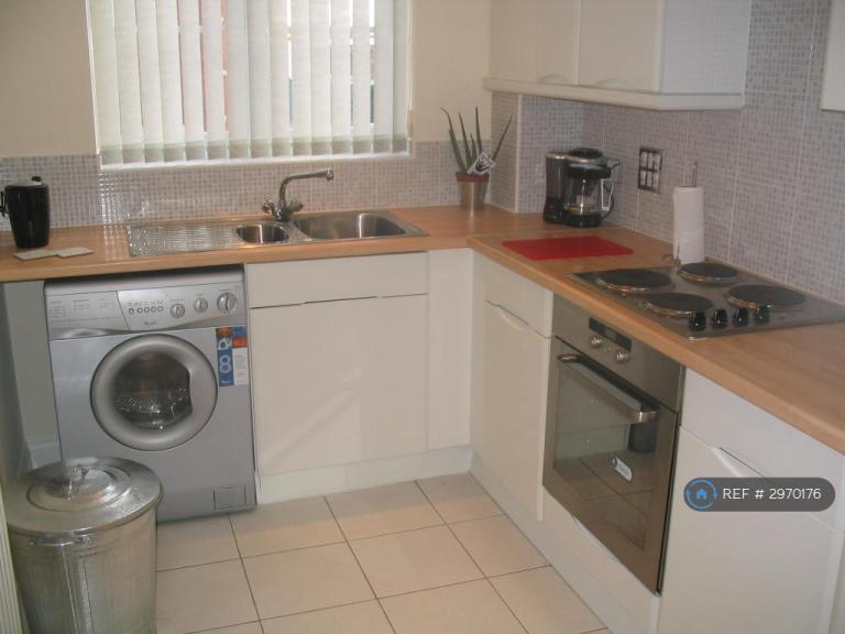 2 bedroom flat in Firbank, Bamber Bridge, Preston, PR5 (2 bed) (#2970176)