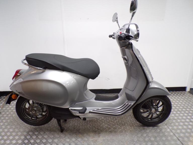 24 PLATE PIAGGIO VESPA ELETTRICA 50