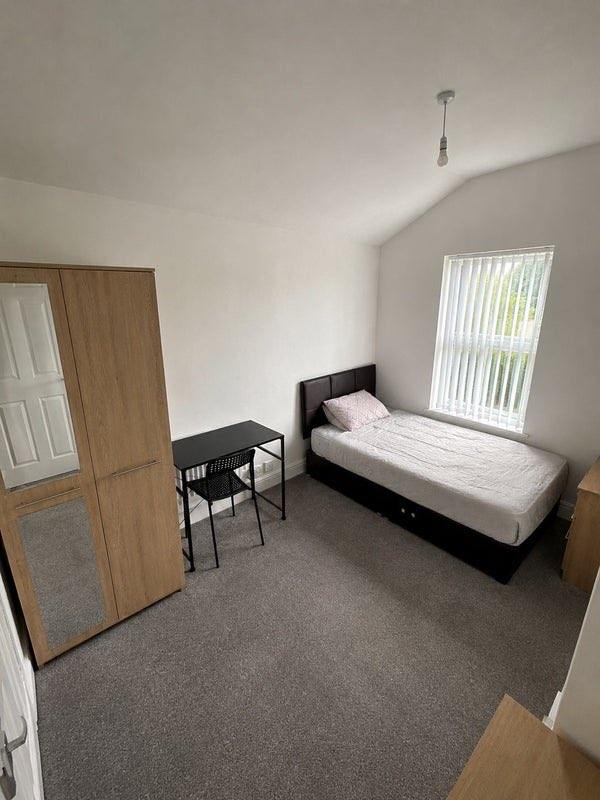 DSS NO DEPOSIT DOUBLE ROOMS- BENEFITS WELCOME 