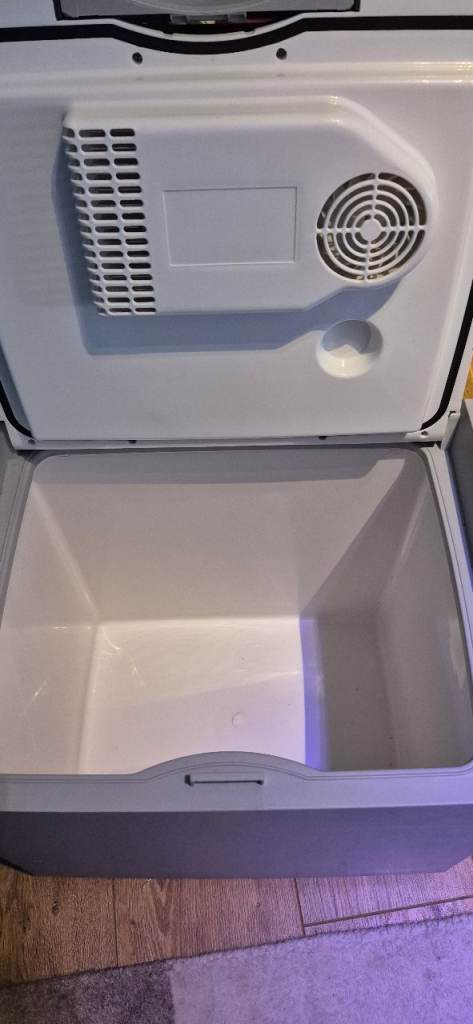 HiGEAR 28L 12v/240v cooler