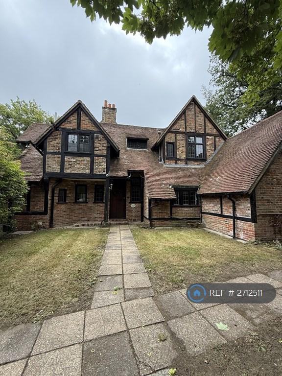 4 bedroom house in Esher Place Avenue, Esher, KT10 (4 bed) (#2712511)
