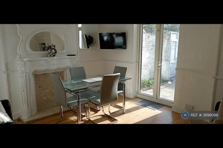 6 bedroom house in Boulevard, Hull, HU3 (6 bed) (#2699088)