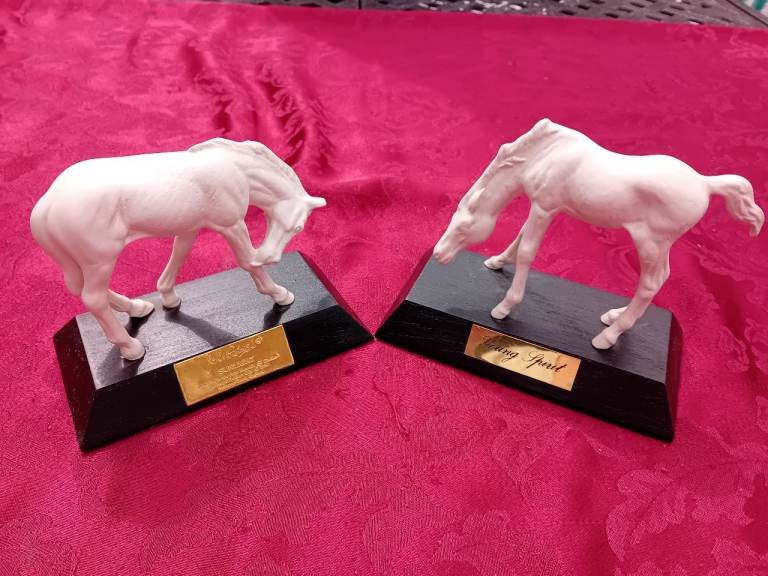 *Reduced*  Pair of Vintage John Beswick Ceramic Horse Figurines on Wooden Bases
