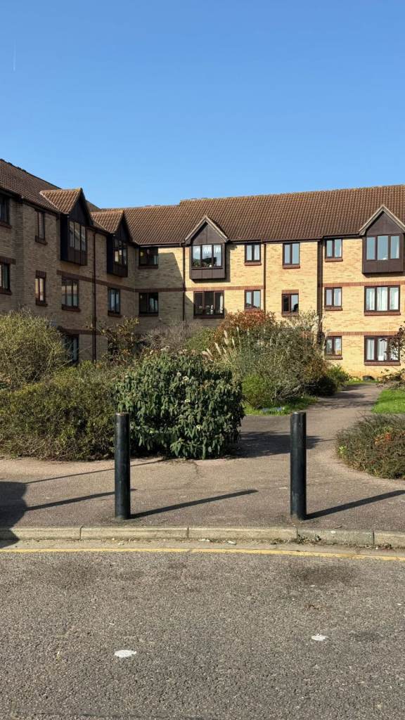 Charming 1-bedroom flat in Willow Court, Dagenham, available for rent at £1450.00.