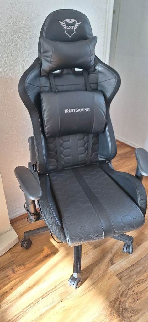 TRUST GXT Gaming Chair with RGB Lighting , but from one side only-Black, Good Condition