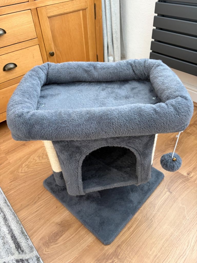 Paw hut cat tree 