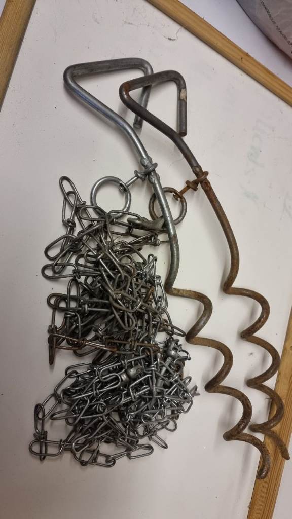 Pet spicks and chains 