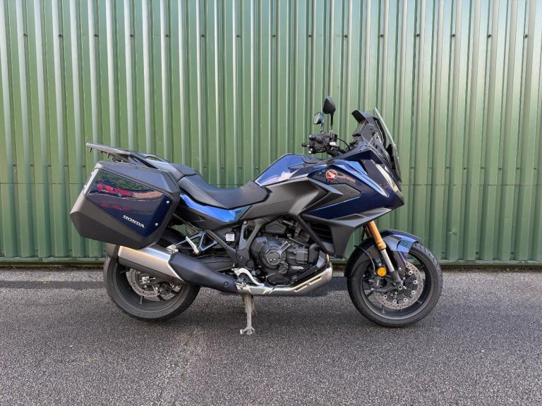 Honda NT 1100 DCT Electronic Suspension Blue 2025 Panniers 6900 Miles 