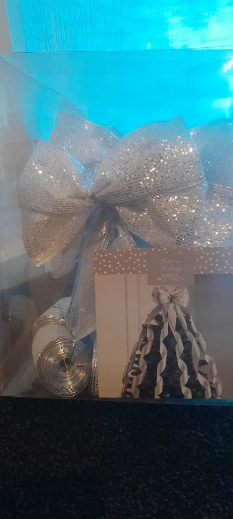 Silver tree topper new £4