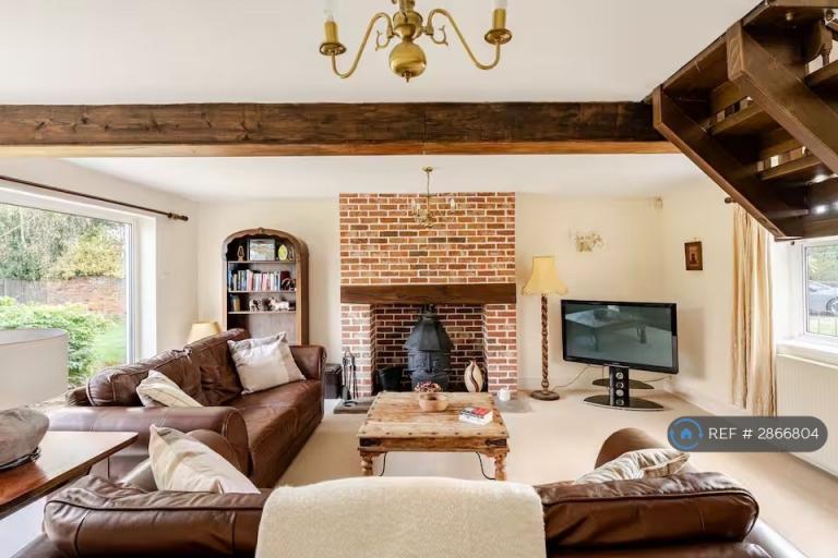 1 bedroom house in Church Road, Colchester, CO4 (1 bed) (#2866804)