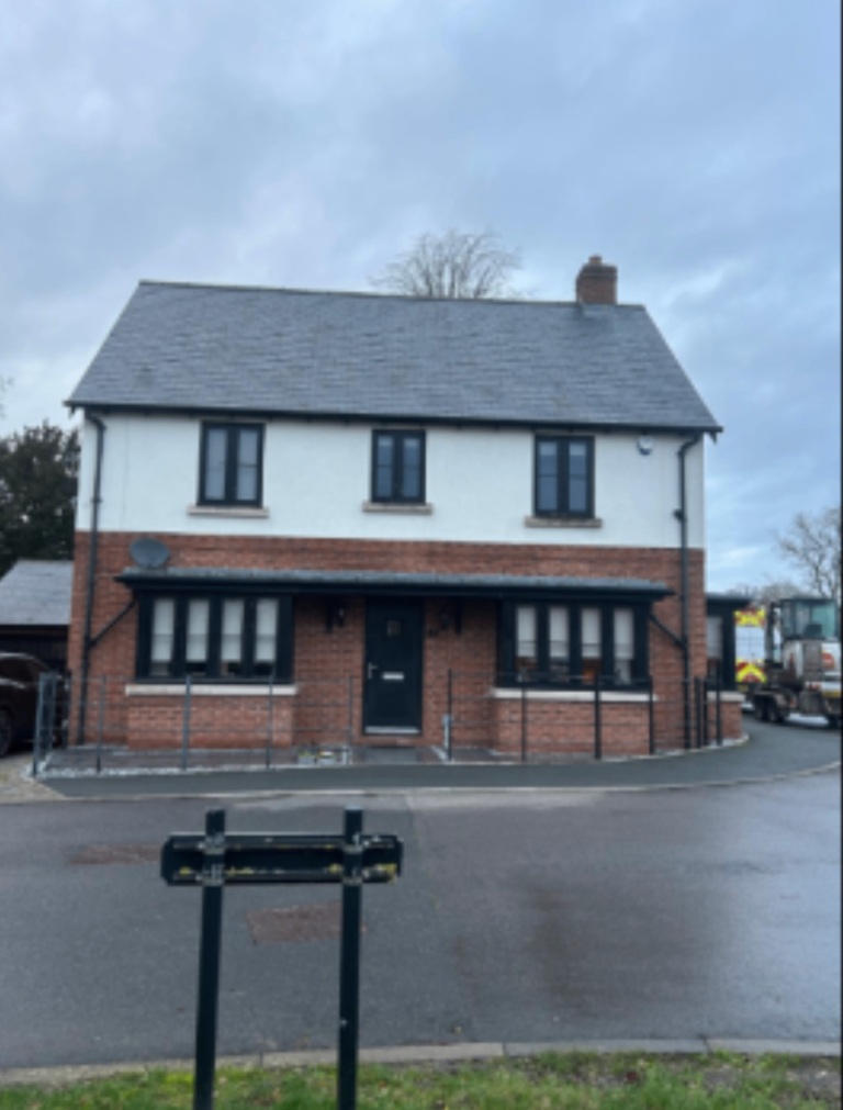 Modern 5-Bedroom House | Renovated | Fitted Kitchen | Parking | Fynes Way, Rugby - CV23