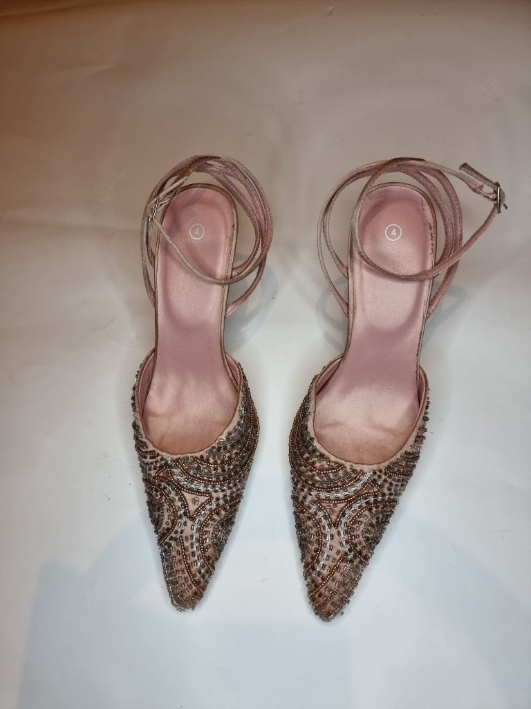 Blush pink embroidered sandals, wedding party bridal shoes, slippers, slip-ons,. Khussa. Asian dress