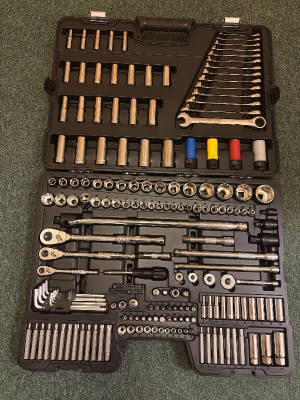 Halfords advanced 200 piece socket and ratchet spanner set 