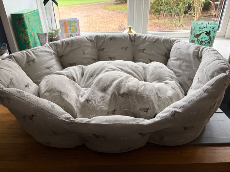 AS NEW Sophie Allport large dog bed