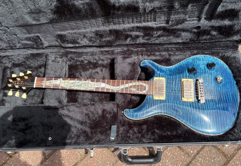 05, PRS USA McCarty guitar, blue whale flame, dragon inlay, near mint condition, for sale