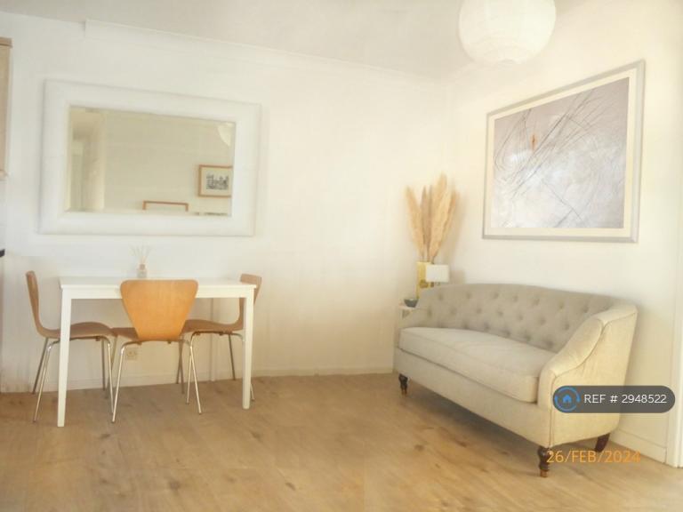 2 bedroom flat in Northcote Road, London, SW11 (2 bed) (#2948522)