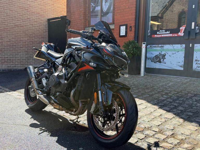 2025/75 Reg Kawasaki ZH2 naked Supercharged motorcycle only 1105 miles 