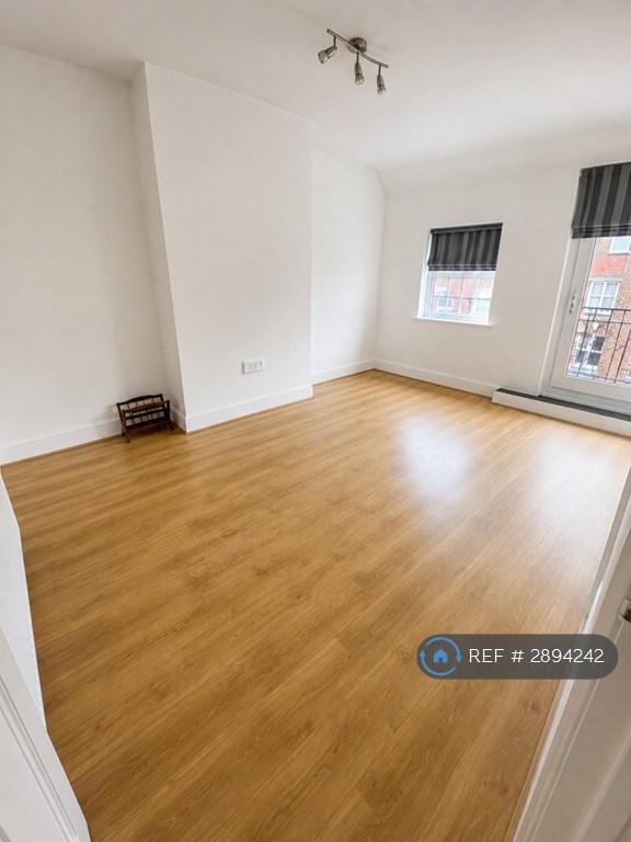 2 bedroom flat in Green Lane, Northwood, HA6 (2 bed) (#2894242)