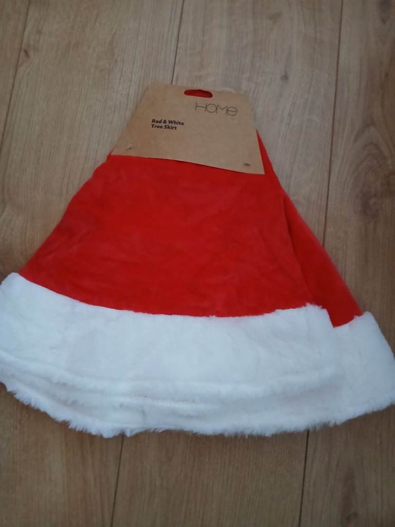 RED & WHITE CHRISTMAS TREE SKIRT