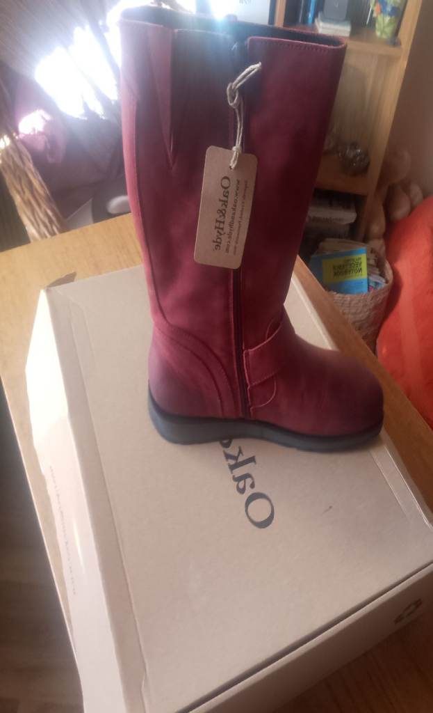 As  you can see they are Calf Height Zip up Boots - Never Been Worn - Size - UK 4 (37)