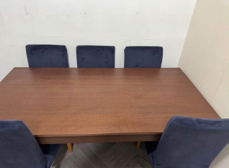 Dinning table and chairs 