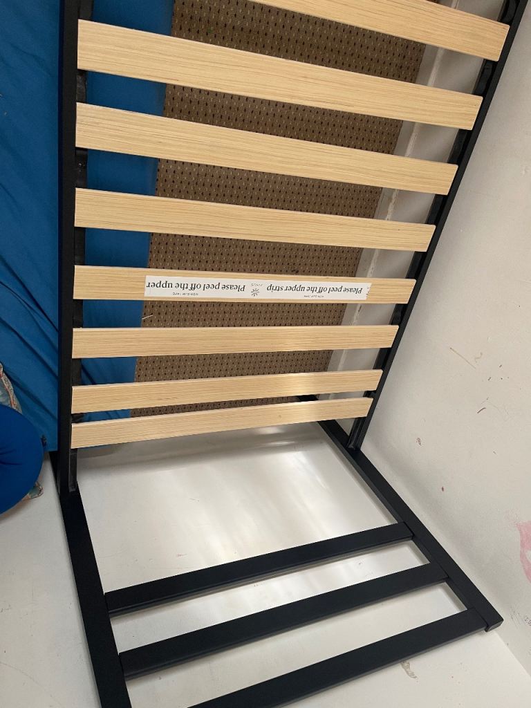 Zinus Mia Modern Metal Bed Frame 