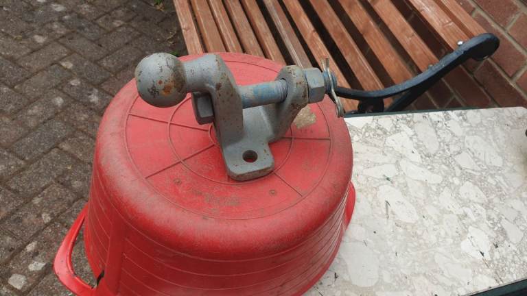 Trailer/caravan tow coupling.